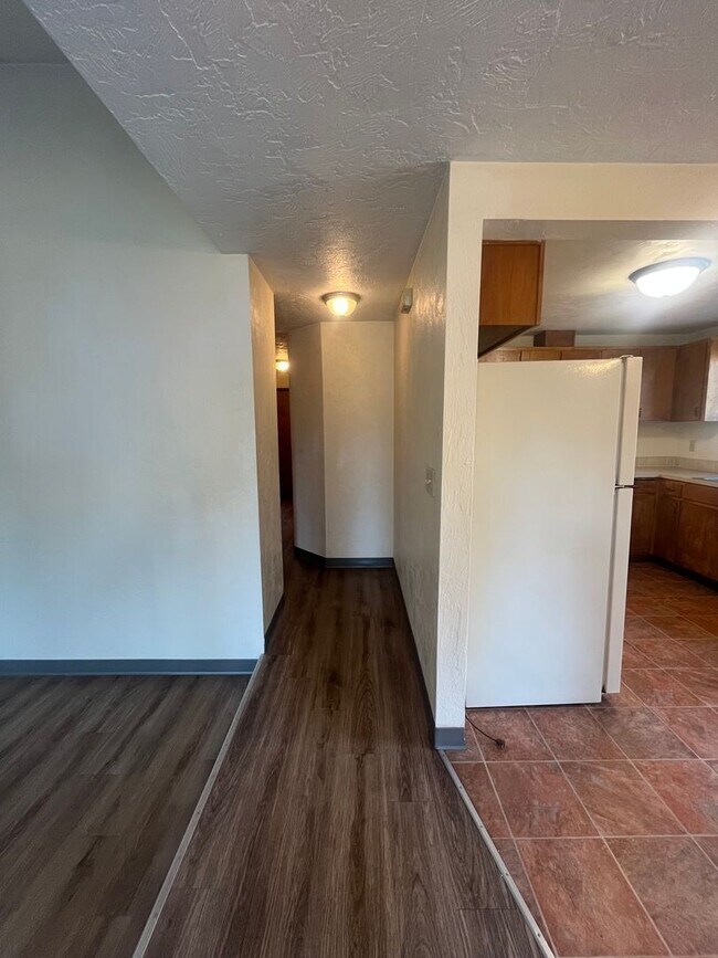 Building Photo - 3-Bedroom 2-Bathroom Single family home in...