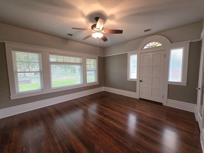 Building Photo - 135 N Lincoln Ave