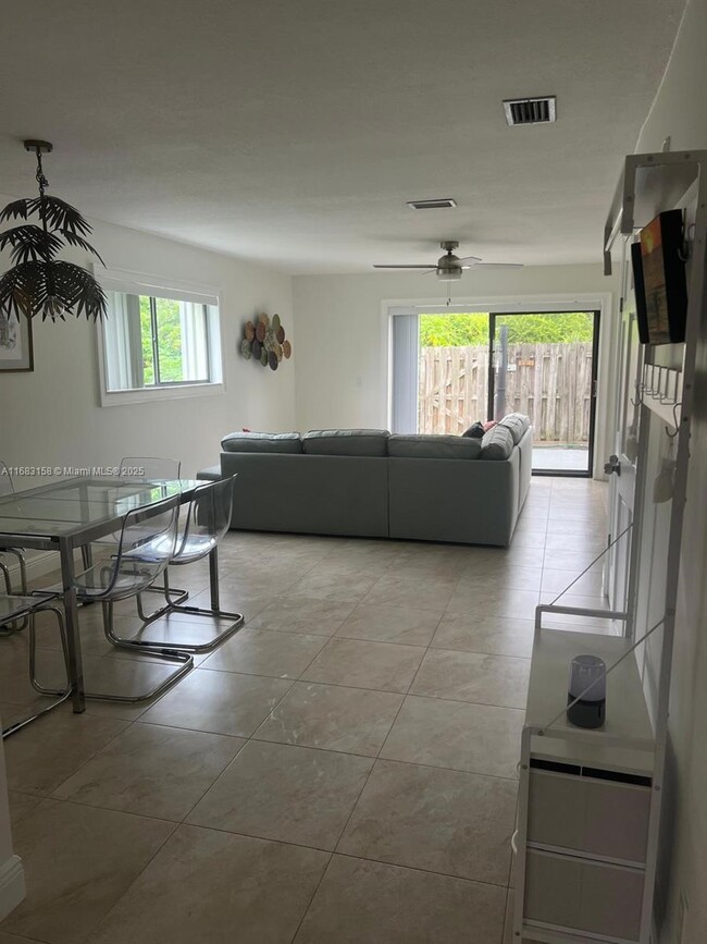 Building Photo - 9411 S Ocean Dr