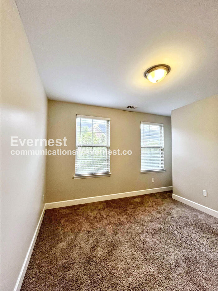 Building Photo - 5549 Prada Dr