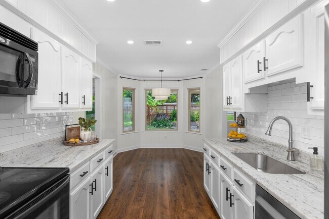 Building Photo - 3075 Stonecrest Cir