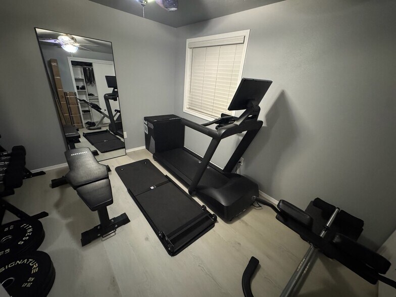 Building Photo - 1431 E Drucker St