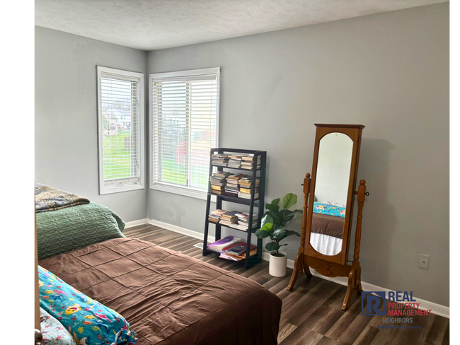 Building Photo - Three Bed, Two Bath Furnished Home Availab...