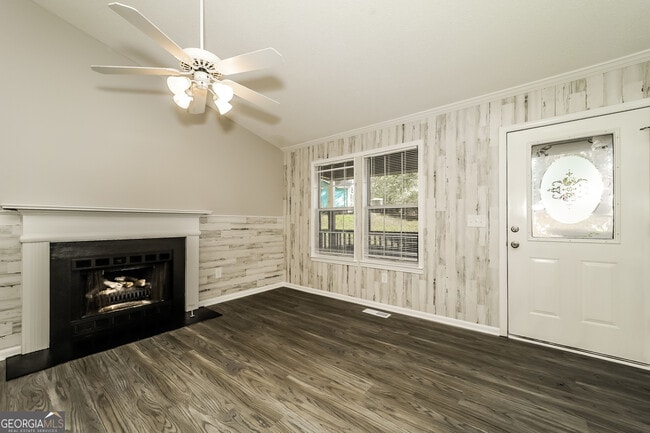 Building Photo - 33 Daisy Ln