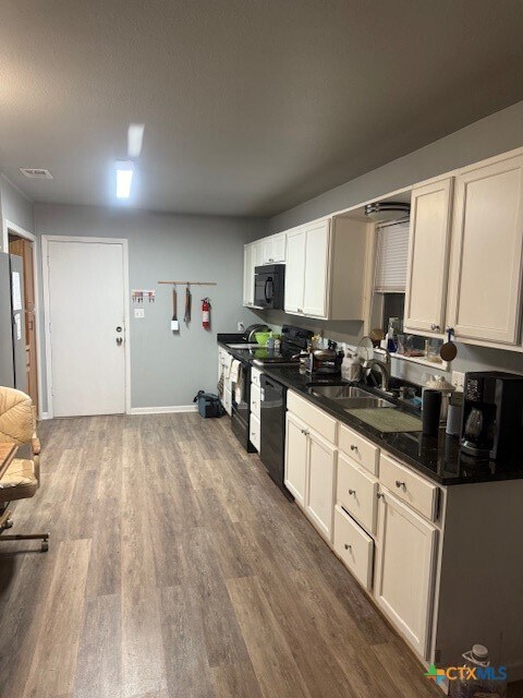 Building Photo - 3402 Rosewood Dr