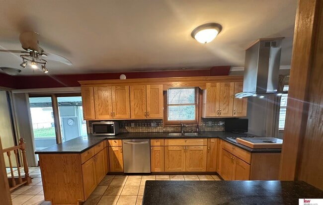 Building Photo - 5010 Castelar St