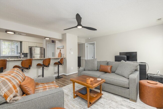 Building Photo - Fully Furnished Beach Rental