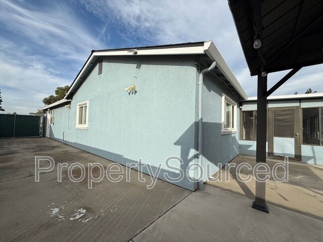 Building Photo - 426 J St