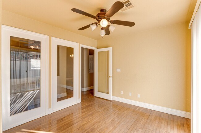 Building Photo - WONDERFUL 3 BEDROOM PLUS DEN 1 STORY HOME....