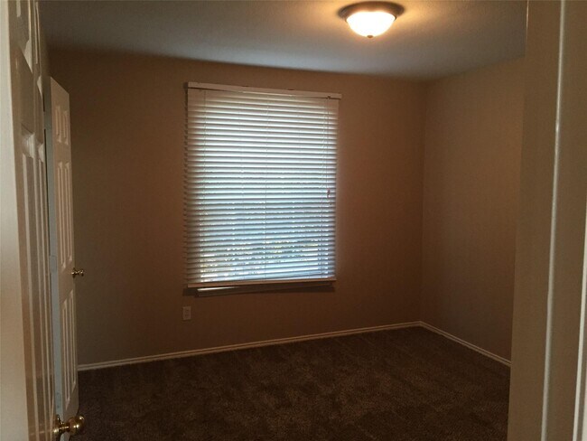 Building Photo - 3600 Lombardy Dr
