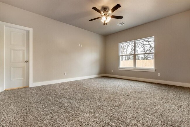 Building Photo - 2541 Fallview Dr