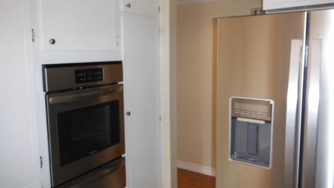 Building Photo - 3615 Greenfield Ave