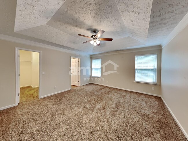 Building Photo - 327 Meadows Ln