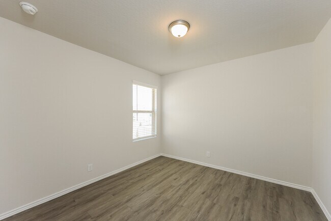 Building Photo - Somerset Trails - 9343 Green Flora Ct, San...