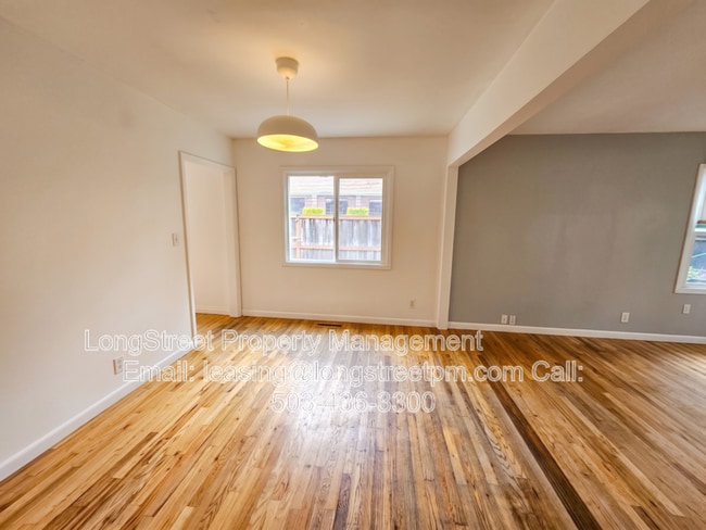 Building Photo - 2205 N Willamette Blvd