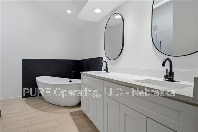 Building Photo - 15527 Mason Cir