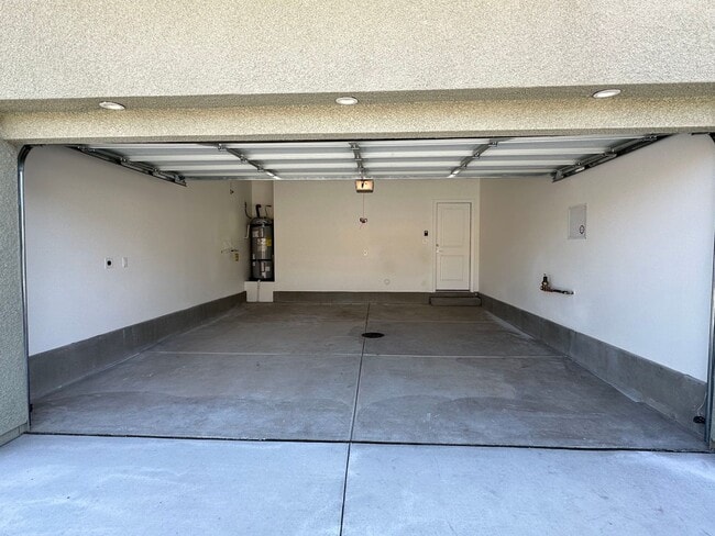 Building Photo - Your Dream Home Awaits: Spacious Summerlin...