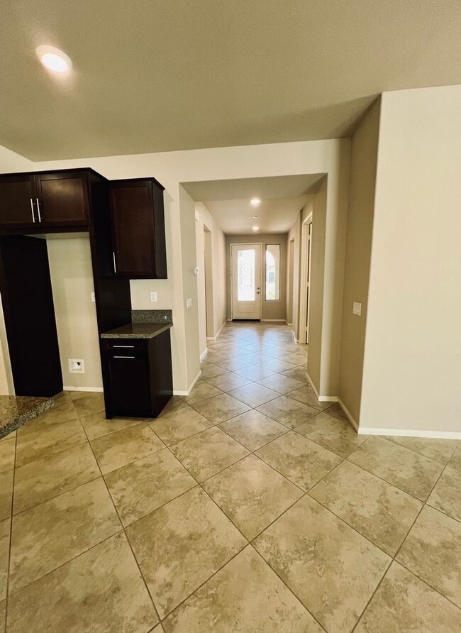 Building Photo - Gorgeous 2 bedroom and 2 bathroom home in ...
