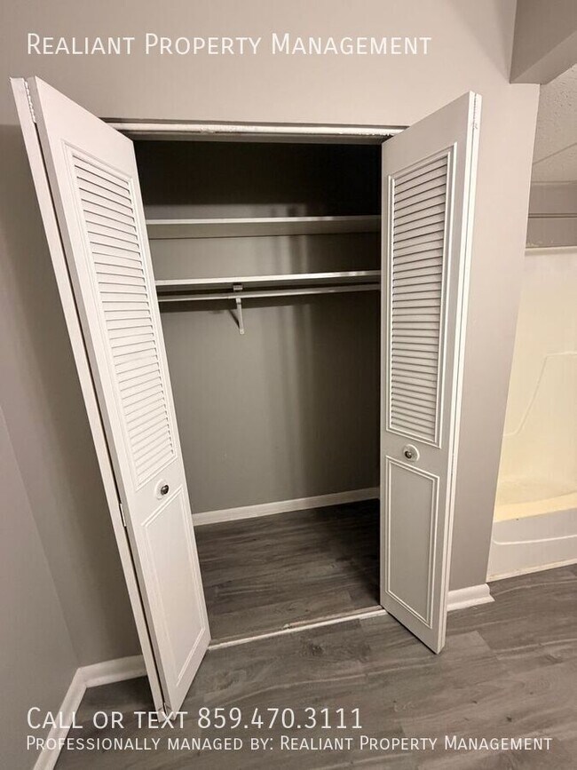 Building Photo - 2074 Fairmont Ct