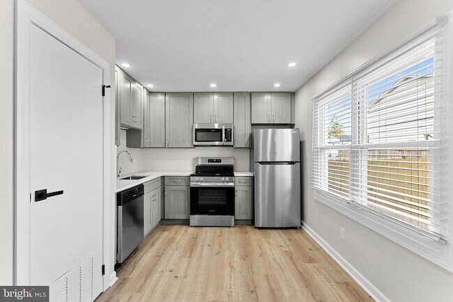 Building Photo - 210 Cameron St