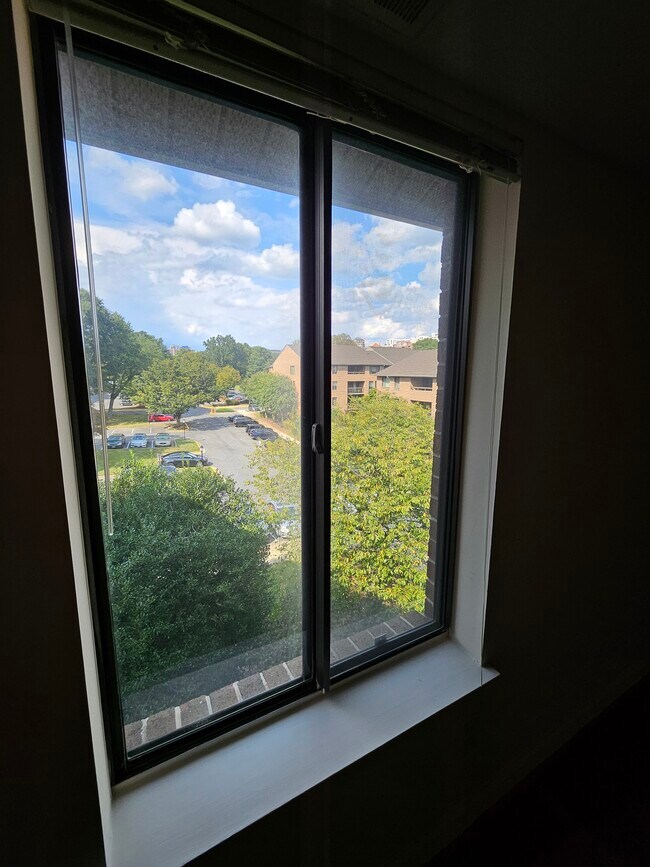 Building Photo - 11305 Commonwealth Dr