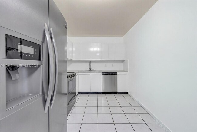 Building Photo - 2500 Parkview Dr