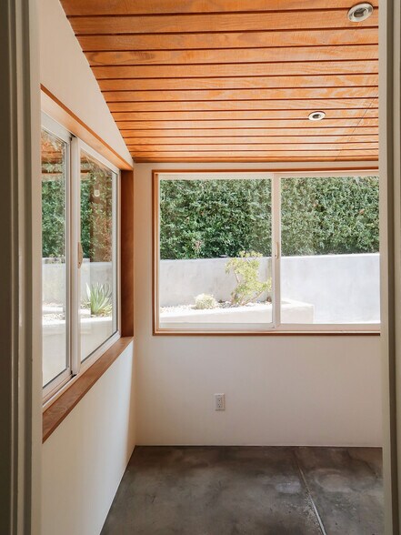 Building Photo - 846 Silver Lake Blvd