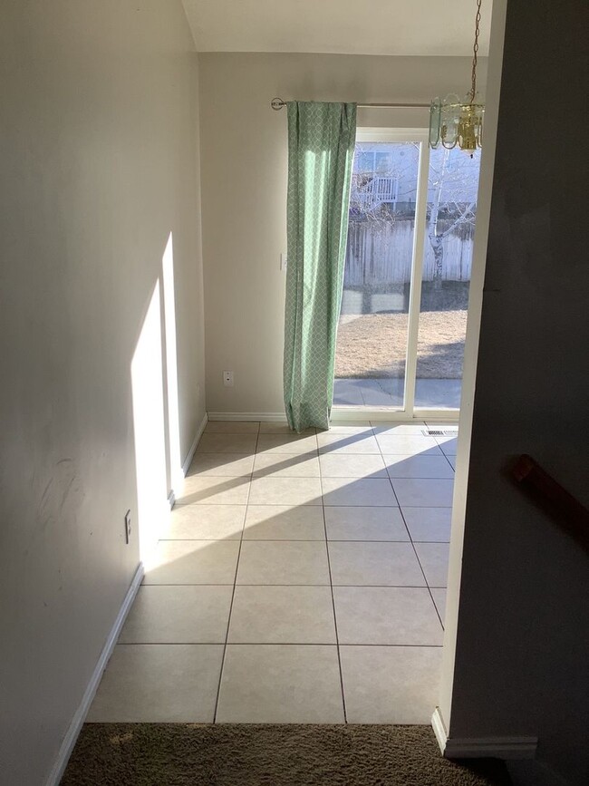 Building Photo - HALF OFF FIRST MONTHS RENT-Beautiful 3 bed...