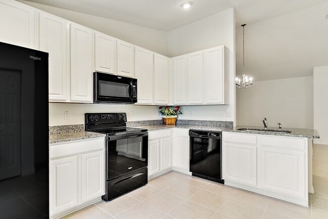 Building Photo - 24 Farnum Ln
