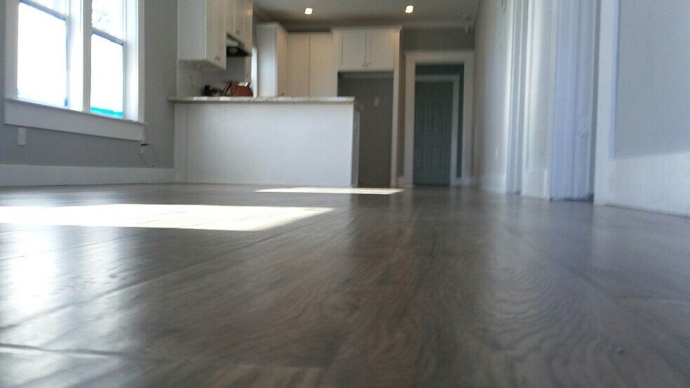 Building Photo - 4401 Elysian St