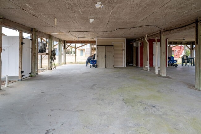 Building Photo - FURNISHED OFF-SEASON MONTHLY RENTAL - AVAILABLE MID-SEPT '27