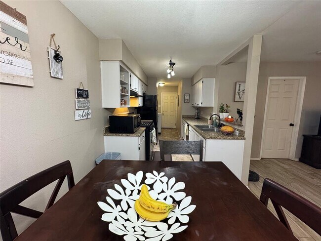 Building Photo - 401 Cypress Ln