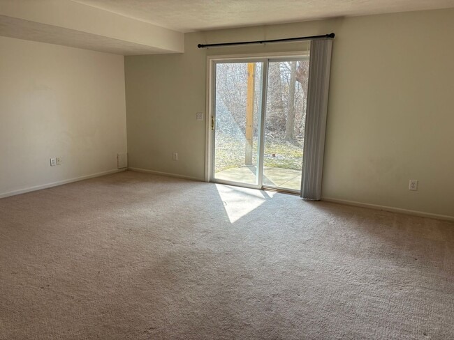 Building Photo - Knapps Corner Townhome available now. Forest Hills Schools