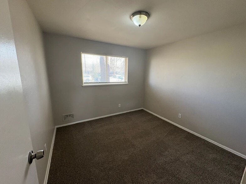 Building Photo - 3145 E Carmel Dr