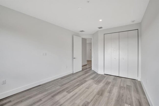 Building Photo - 4208 NE 7th Terrace