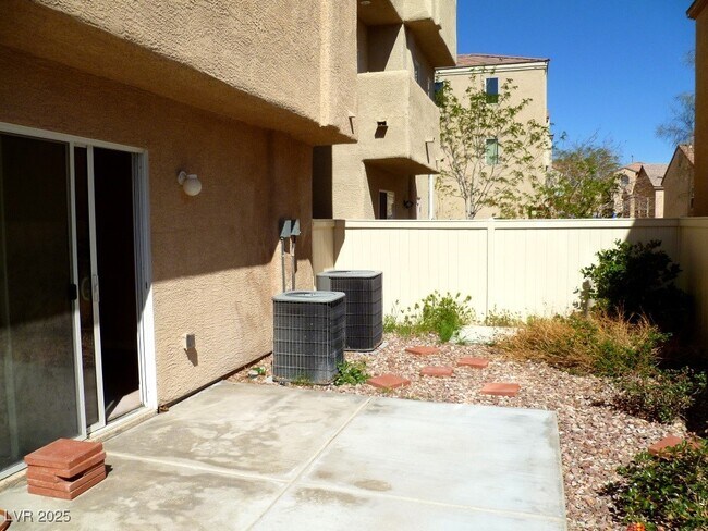 Building Photo - 3448 Balanced Rock St