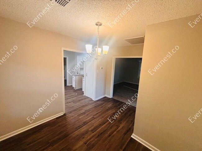 Building Photo - 3015 W 24th St