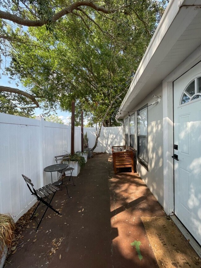Building Photo - 5108 Ravensdale Way