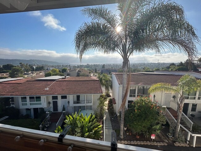 Building Photo - Luxurious Carlsbad Townhome with Ocean Views