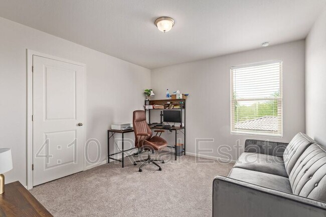 Building Photo - 45174 W Sandhill Rd