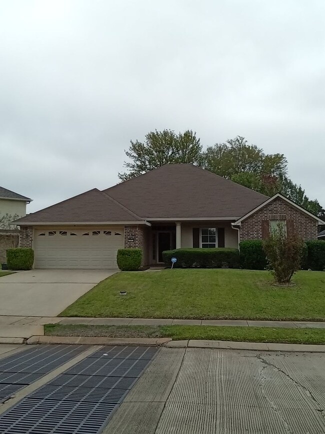 Building Photo - South Bossier Beauty!