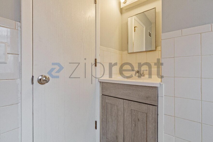 Building Photo - 3366 Craig Ave