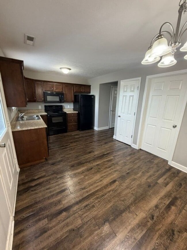 Building Photo - 257 Audley Ave