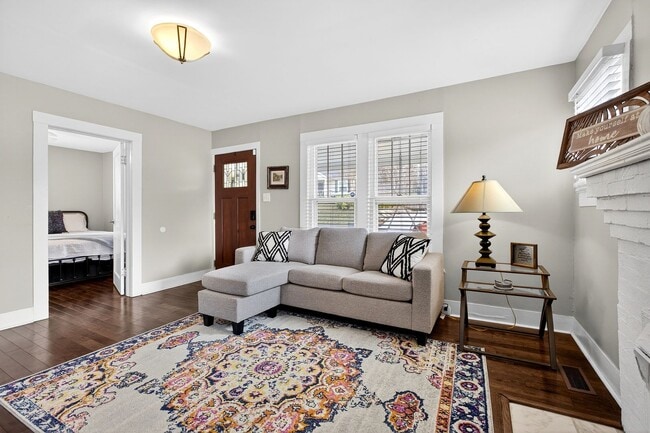 Building Photo - Fully Furnished Historic Home