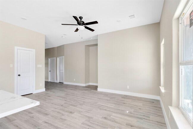Building Photo - 410 Rd 7000