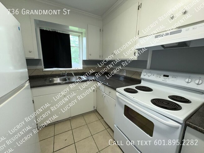 Building Photo - 736 Grandmont St