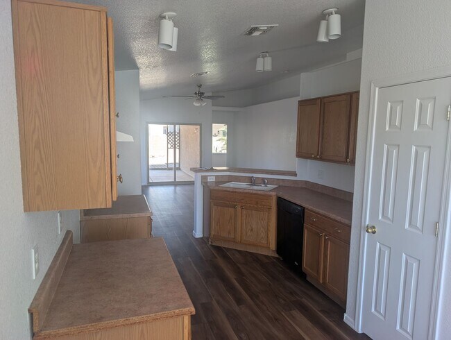 Building Photo - Great Northwest Tucson Area Location