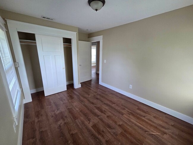 Building Photo - 5 Bedroom Home Corner Lot in N Portland