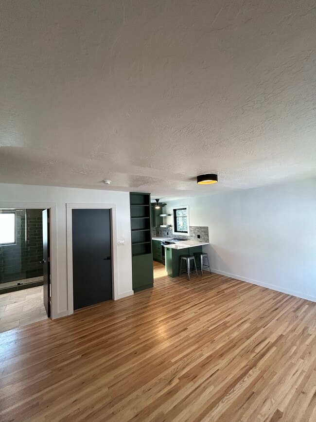 Building Photo - 410 S 13th Ave