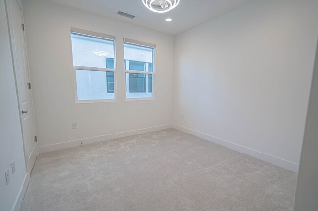 Building Photo - Luxury Smart Home with Green Belt Views in Tesoro Highlands!